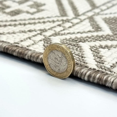 Indoor Outdoor Reversible Rug Beige and White Cream Aztec Geometric Pattern Large Patio Garden Mats