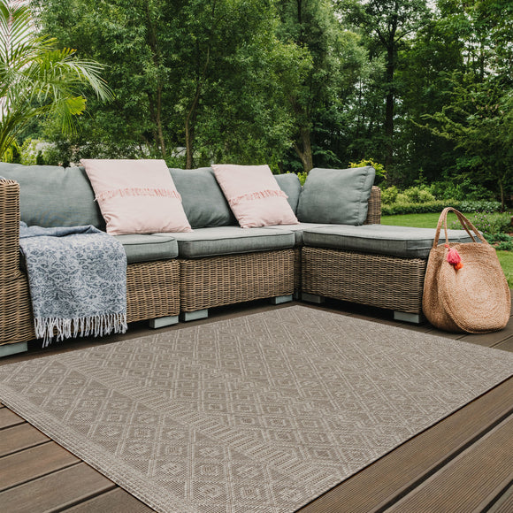 Indoor Outdoor Reversible Rug Beige and White Cream Aztec Geometric Pattern Large Patio Garden Mats