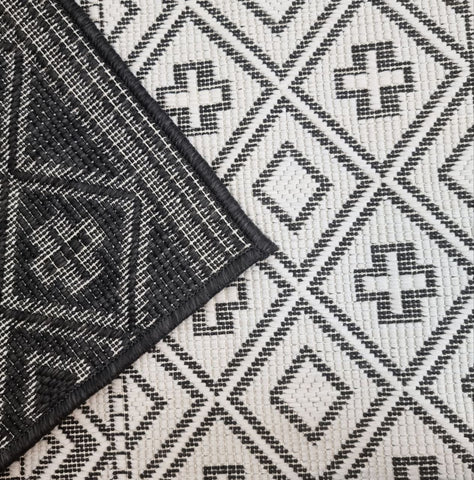 Indoor Outdoor Reversible Rug Black and White Cream Aztec Geometric Pattern Large Patio Garden Mats